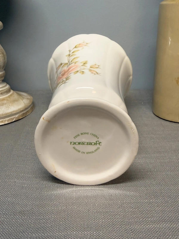 Norcroft Fine Bone China Vase – Made in England, Pink Floral Design