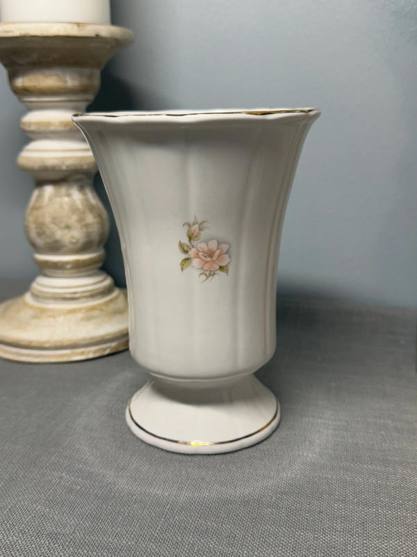 Norcroft Fine Bone China Vase – Made in England, Pink Floral Design
