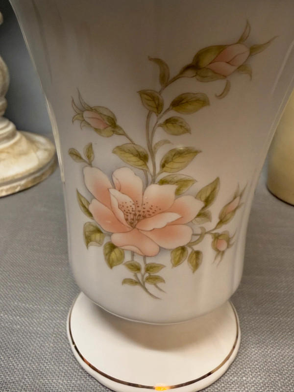 Norcroft Fine Bone China Vase – Made in England, Pink Floral Design