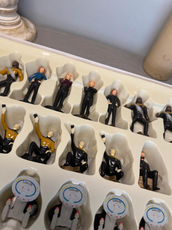 Star Trek: The Next Generation 3D Chess Set – Collectible and Complete
