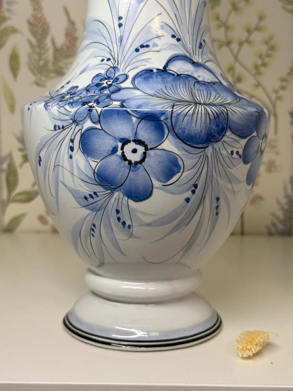 Vintage Portuguese Caldas da Rainha Blue & White Floral Vase